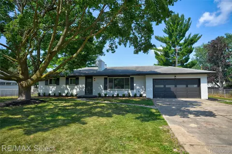 1051 Arapaho Dr, Burton, MI 48509