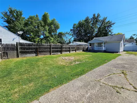 6426 Artesian St, Detroit, MI 48228