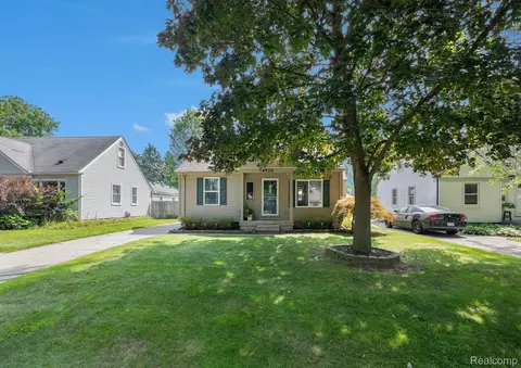 14926 Sunbury St, Livonia, MI 48154