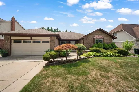 2648 Ormsby Dr, Sterling Heights, MI 48310
