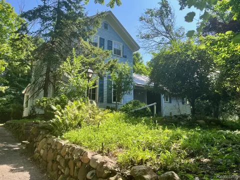 36668 Howard Rd, Farmington, MI 48331
