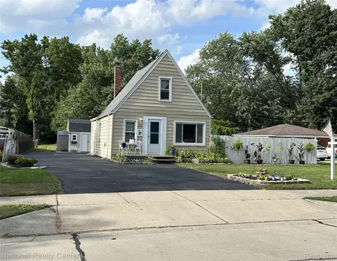 30616 Beechwood Ave, Garden City, MI 48135
