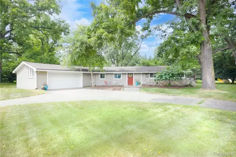 32875 Wing Lake Rd, Franklin, MI 48025