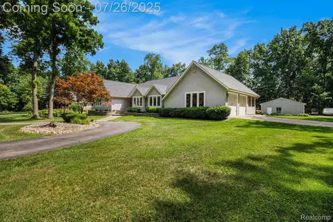 6335 Prospect St, Fenton, MI 48451