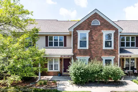 1626 Emerson Cir, Rochester Hills, MI 48307