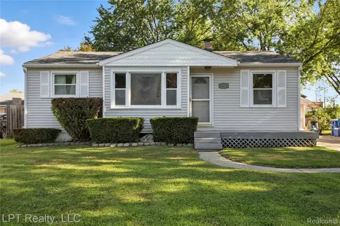 5576 Cleary Dr, Waterford, MI 48329