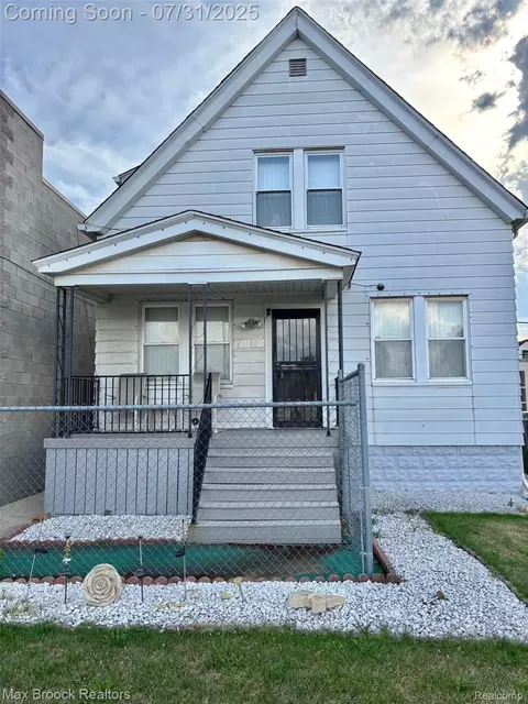 11809 Conant St, Hamtramck, MI 48212