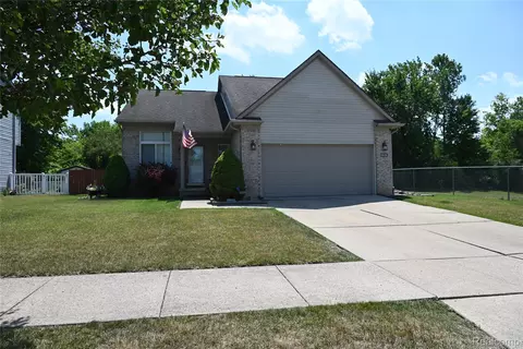 8826 Mikado Dr, Newport, MI 48166