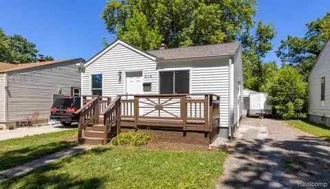 216 W Longfellow Ave, Pontiac, MI 48340