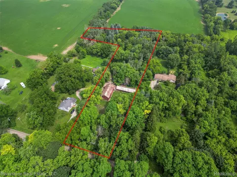 7635 Bordman Rd, Almont, MI 48003