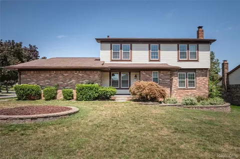 39214 Lapham Dr, Livonia, MI 48154