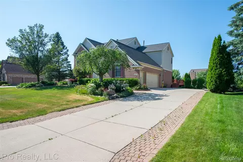 4233 Holly Ln, Rochester, MI 48306