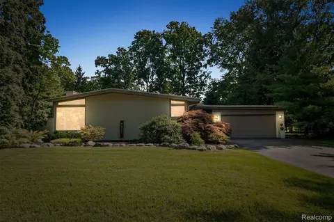 921 Arden Ln, Birmingham, MI 48009
