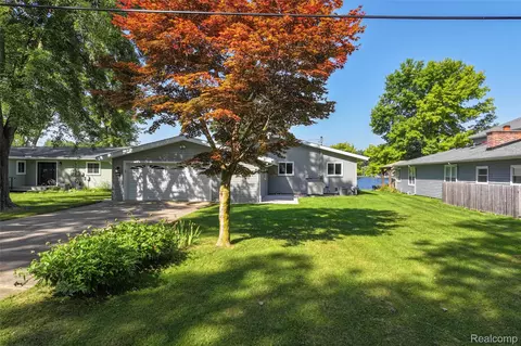 3558 Windwheel Point Dr, Pinckney, MI 48169