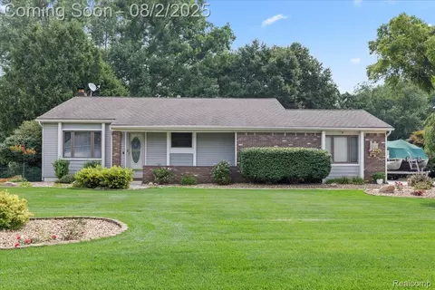 1237 Keble Ln, Oxford, MI 48371