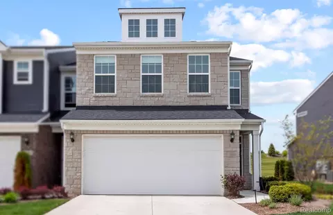 1511 Arcadia Dr, Milford, MI 48381