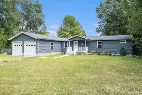 1015 Old Leake Ct, Holly, MI 48442