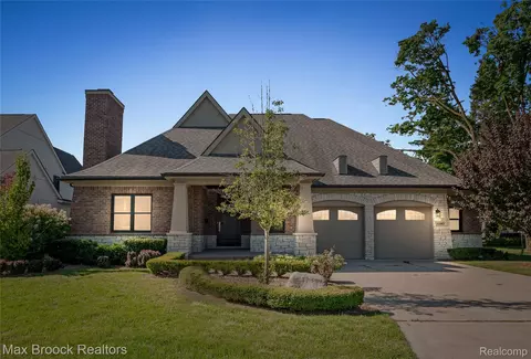 1180 Manchester Rd, Birmingham, MI 48009