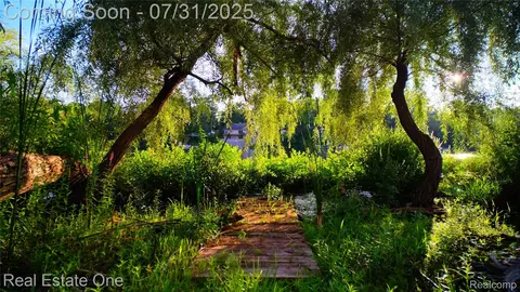 000 Pearson Dr, Milford, MI 48381