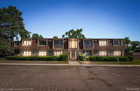 7040 Villa Dr #6, Waterford, MI 48327