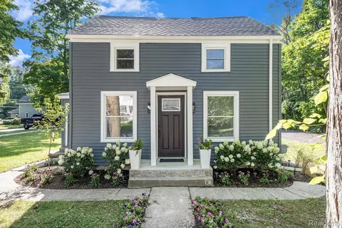 210 Legrande St, Holly, MI 48442