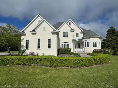8525 Cherry Hill Rd, Superior, MI 48198
