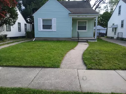 18790 Kingsville St, Harper Woods, MI 48225