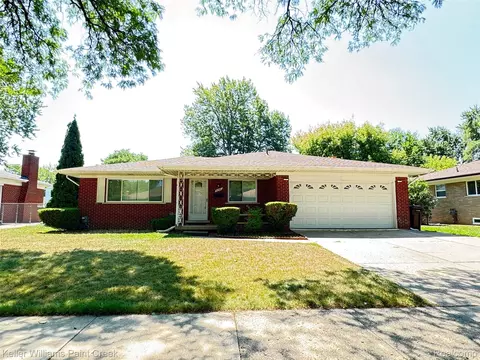 8160 Busch St, Center Line, MI 48015