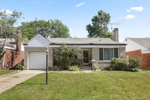 20871 Van Antwerp St, Harper Woods, MI 48225