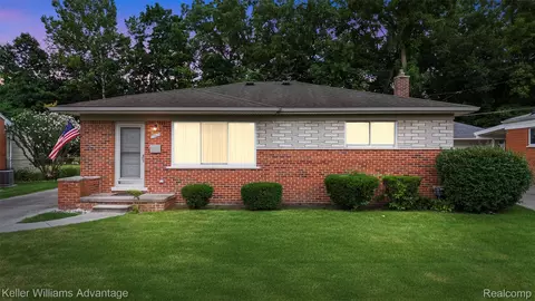 7562 Terri Dr, Westland, MI 48185