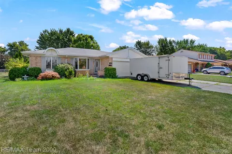 28396 Armanda Dr, Warren, MI 48088