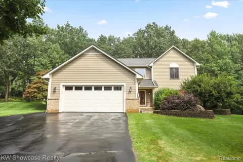 300 Alexander Dr, Walled Lake, MI 48390