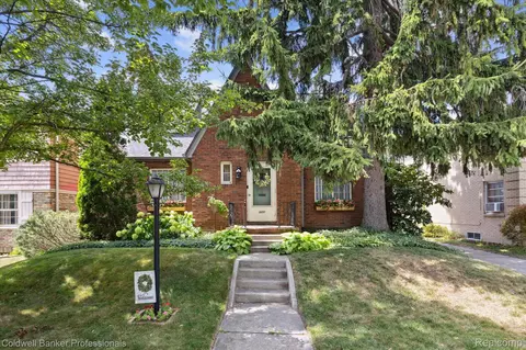 2207 Delaware Blvd, Saginaw, MI 48602
