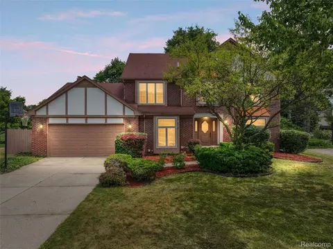 360 Fordcroft Dr, Rochester Hills, MI 48309