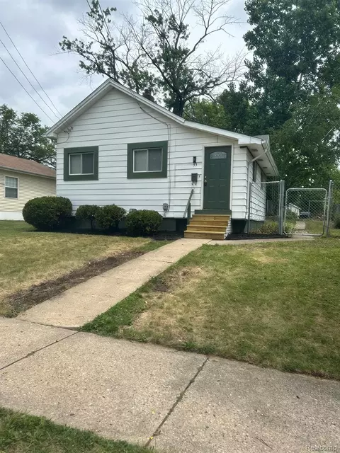 33 S Tasmania St, Pontiac, MI 48342