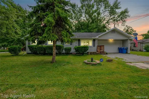 5648 Parkview St, Newport, MI 48166