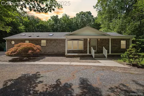 22123 Inkster Rd, Brownstown, MI 48174