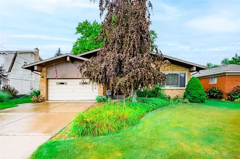 472 Riverside Dr, Wyandotte, MI 48192