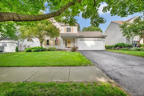 1209 Quail Ridge Dr, Oxford, MI 48371