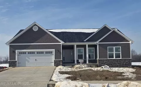 13144 Westwinds Dr, Fenton, MI 48451