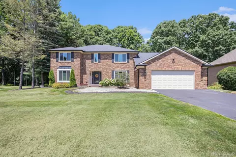 6644 Deer Ridge Dr, Independence, MI 48348