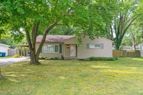 141 Bevins St, Holly, MI 48442