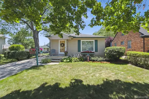543 Broadacre Ave, Clawson, MI 48017