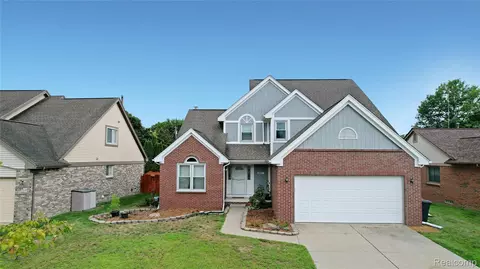 8867 Richfield Ave, Livonia, MI 48150