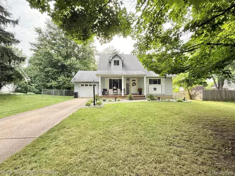 5534 Continental Rd, Grand Blanc, MI 48439