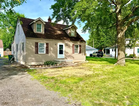 51470 Washington St, New Baltimore, MI 48047