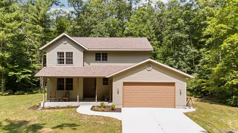 5070 Duck Lake Rd, Fruitland, MI 49461