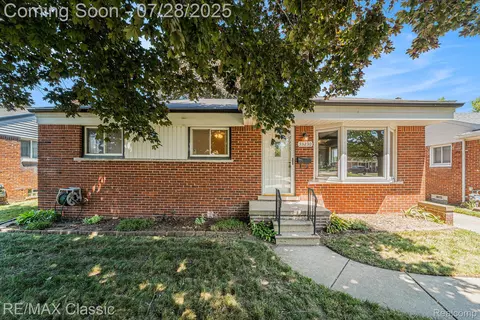 33230 Rosslyn Ave, Garden City, MI 48135