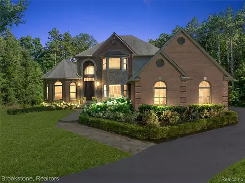 34 Fern Dr, Addison, MI 48367