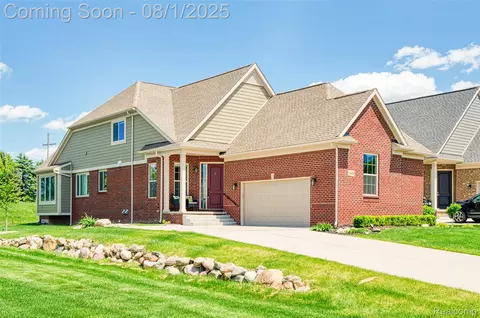 10408 Stoney Point Dr, Green Oak, MI 48178